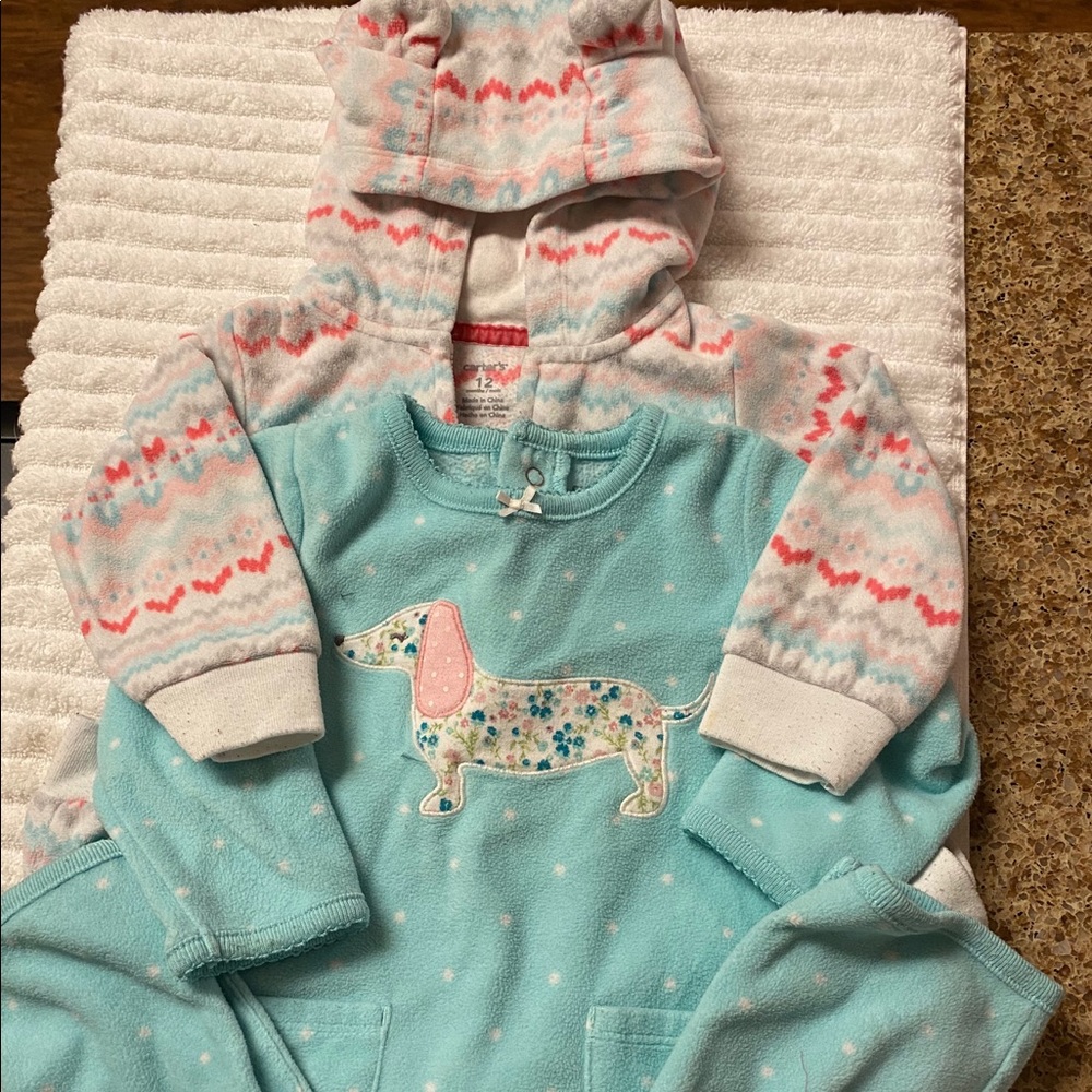 🌺5/$25 Carters 12 month fleece pajamas 🌺